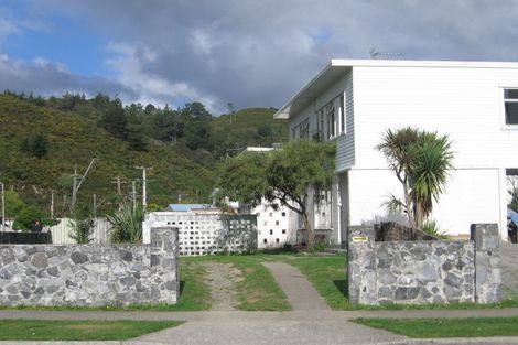 Photo of property in 1402 High Street, Taita, Lower Hutt, 5011