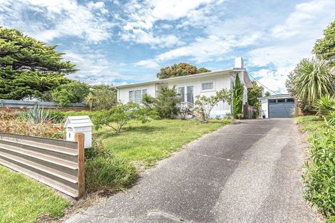 Photo of property in 9 Lee Street, Castlecliff, Whanganui, 4501