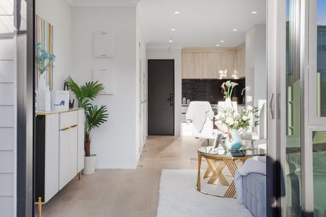 Photo of property in 15 Locket Road, Glenfield, Auckland, 0629