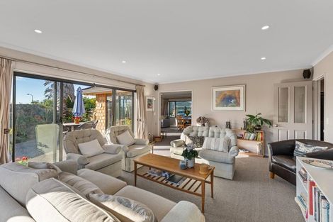 Photo of property in 6 Te Ropata Place, Waikanae Beach, Waikanae, 5036