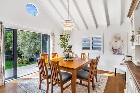 Photo of property in 3 San Ambrosio Rise, Henderson, Auckland, 0612