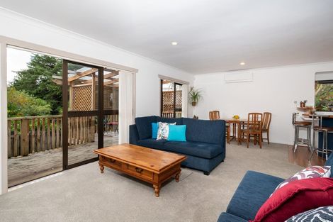Photo of property in 7 Juneau Place, Glendene, Auckland, 0602