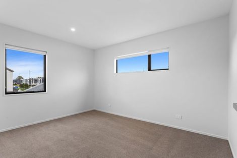 Photo of property in 17 Park Green Avenue, Rosehill, 2113