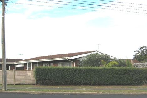 Photo of property in 2/957b Beach Road, Torbay, Auckland, 0630