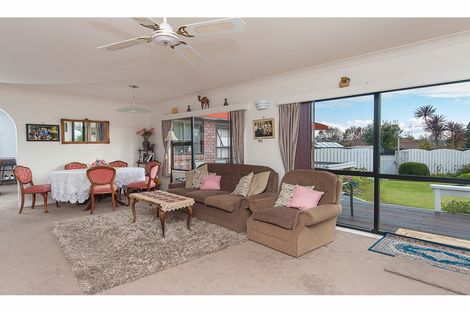 Photo of property in 3 Brookesmith Drive, Waiuku, 2123