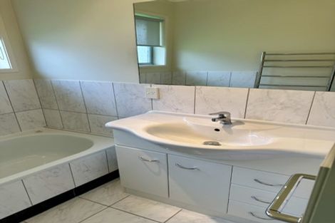 Photo of property in 2/51 Shanaway Rise, Hillcrest, Auckland, 0627