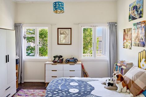 Photo of property in 54 Ferry Road, Days Bay, Lower Hutt, 5013