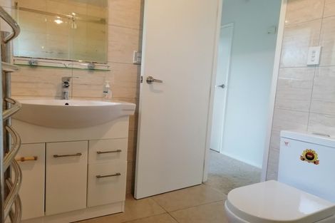 Photo of property in 10 Eugen Place, Bayview, Auckland, 0629