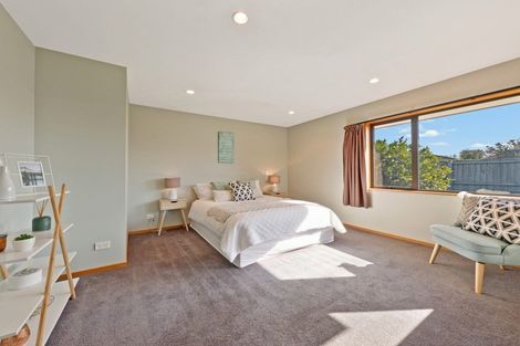 Photo of property in 7 Thicket Close, Redwood, Christchurch, 8051