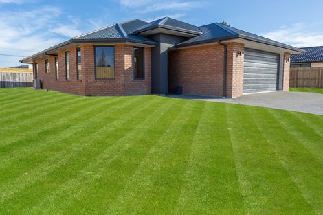 Photo of property in 7 Devon Lane, Carterton, 5713