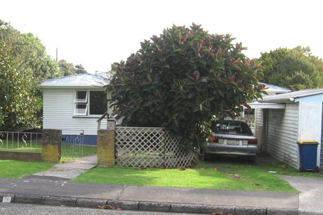 Photo of property in 2 Gill Avenue, Te Atatu Peninsula, Auckland, 0610