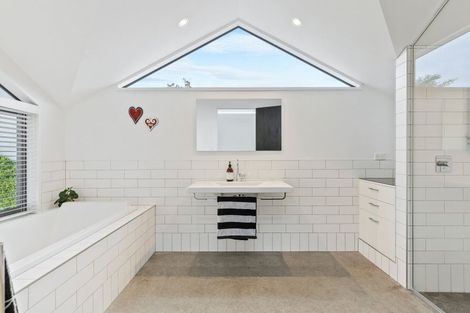 Photo of property in 33a Stanley Point Road, Stanley Point, Auckland, 0624