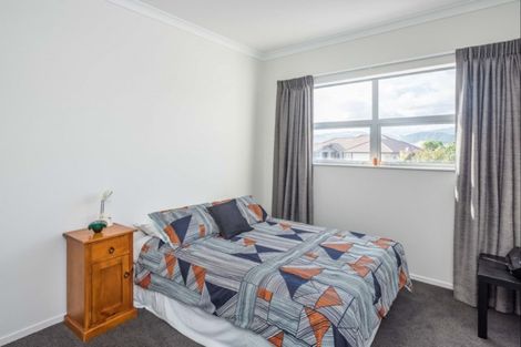 Photo of property in 17 Simpson Crescent, Raumati Beach, Paraparaumu, 5032