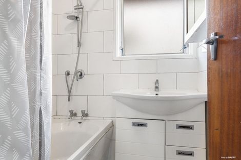 Photo of property in 3/305 Great North Road, Henderson, Auckland, 0612