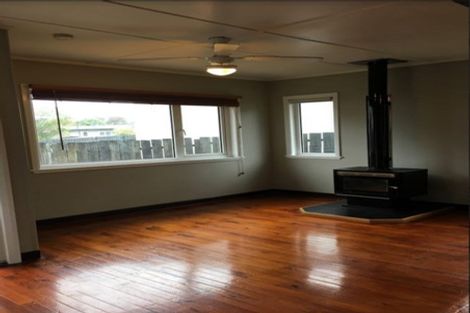 Photo of property in 24 Woodside Road, Massey, Auckland, 0614