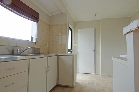 Photo of property in 8 Woodside Road, Massey, Auckland, 0614