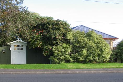 Photo of property in 2/18 Bleakhouse Road, Howick, Auckland, 2014