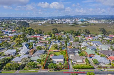 Photo of property in 72 Taikata Road, Te Atatu Peninsula, Auckland, 0610