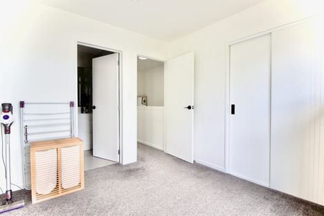 Photo of property in 5/1a Royal View Road, Te Atatu South, Auckland, 0610