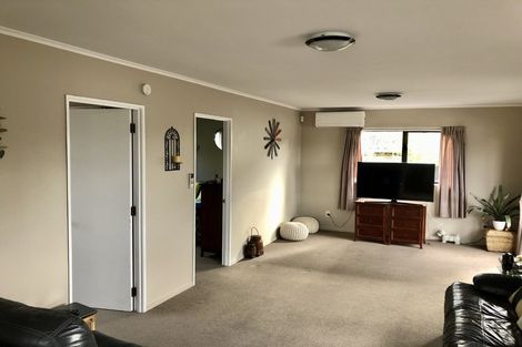 Photo of property in 6 Peterhouse Place, West Harbour, Auckland, 0618