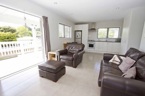 Photo of property in 1/127 Atkinson Road, Titirangi, Auckland, 0604