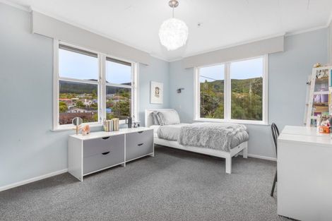 Photo of property in 4 Lane Crescent, Tawa, Wellington, 5028