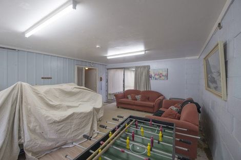 Photo of property in 35 Lyndhurst Road, Te Atatu South, Auckland, 0610