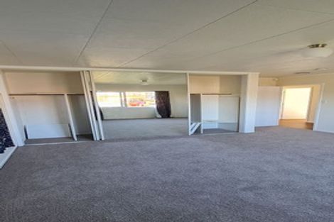 Photo of property in 28 Cabello Place, Unsworth Heights, Auckland, 0632