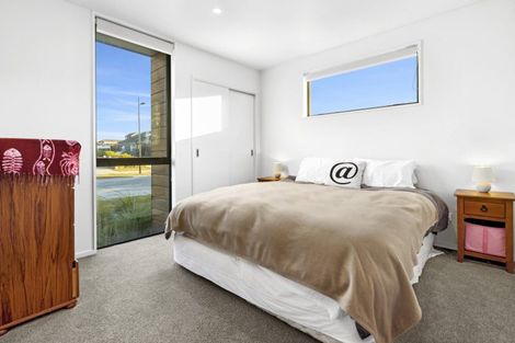 Photo of property in 2 Matakanui Lane, Wanaka, 9305