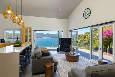 Photo of property in 2 Marina View, Waikawa, Picton, 7281