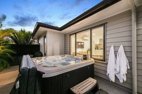Photo of property in 11 Creda Road, Wattle Downs, Auckland, 2103