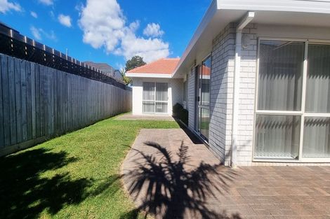 Photo of property in 11 Mako Street, West Harbour, Auckland, 0618