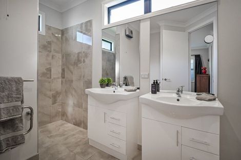 Photo of property in 5 Aoraki Road, Poraiti, Napier, 4112