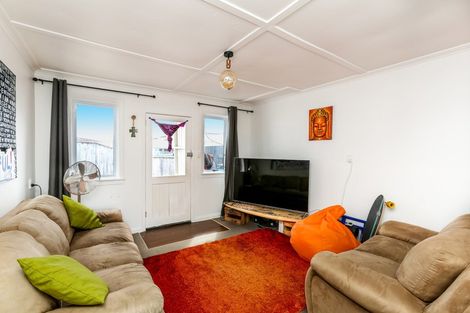 Photo of property in 2 Karamu Street, Strandon, New Plymouth, 4312
