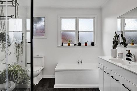 Photo of property in 2 Puriri Street, Hawera, 4610