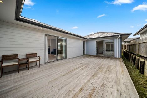 Photo of property in 1 Creswell Lane, Papakura, 2110