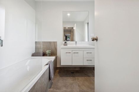 Photo of property in 4c Bosun Place, Te Atatu Peninsula, Auckland, 0610