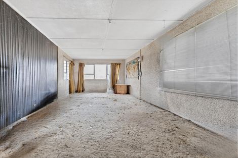 Photo of property in 12 Ozich Avenue, Te Atatu South, Auckland, 0610