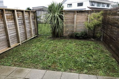 Photo of property in 15/2u Stone Street, Miramar, Wellington, 6022