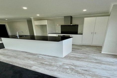 Photo of property in 5 Koru Loop, Paraparaumu, 5032