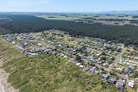 Photo of property in 7 Kent Avenue, Waitarere Beach, Levin, 5510