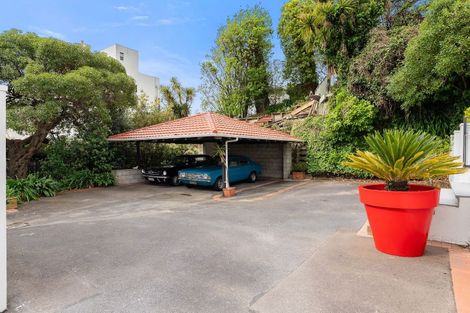 Photo of property in 210 Oriental Parade, Oriental Bay, Wellington, 6011