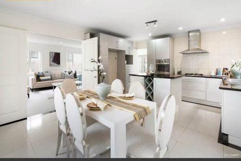 Photo of property in 11a Gerwyn Place, Pakuranga Heights, Auckland, 2010
