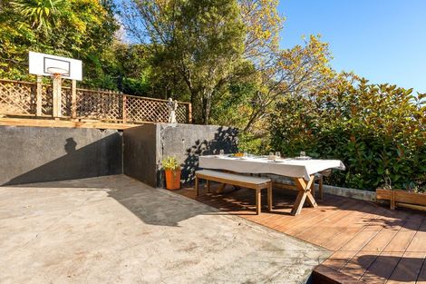 Photo of property in 32 Rona Street, Eastbourne, Lower Hutt, 5013