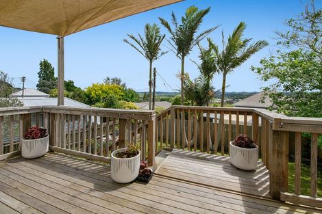 Photo of property in 31 Garfield Road, Helensville, 0800