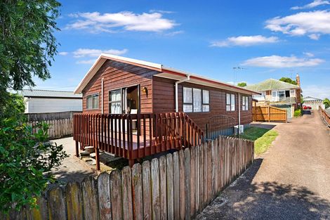 Photo of property in 4/28 Islington Avenue, New Lynn, Auckland, 0600