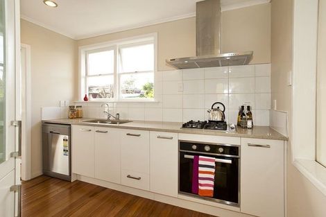 Photo of property in 1/12 Bond Crescent, Forrest Hill, Auckland, 0620