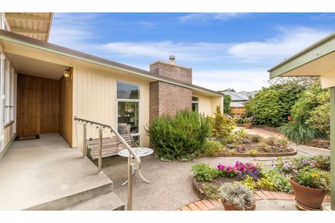 Photo of property in 20 Derrett Place, Saint Martins, Christchurch, 8022