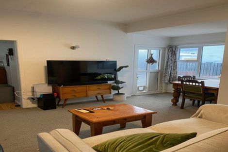 Photo of property in 118 Lyall Parade, Lyall Bay, Wellington, 6022