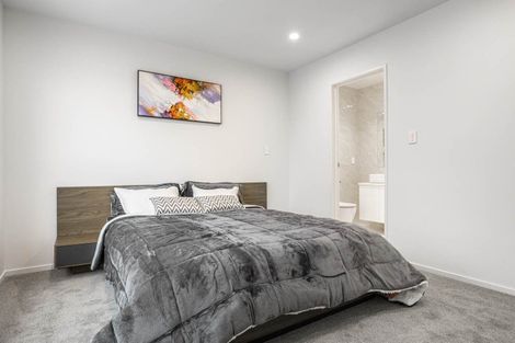 Photo of property in 1/10 Vinifera Place, Fairview Heights, Auckland, 0632